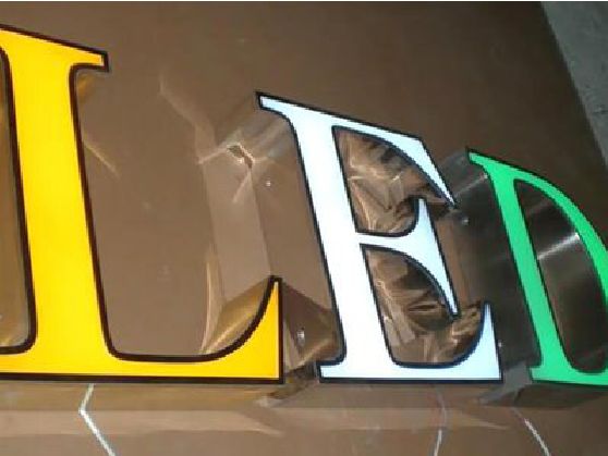 马边彝族自治县介绍LED招牌的基础知识。